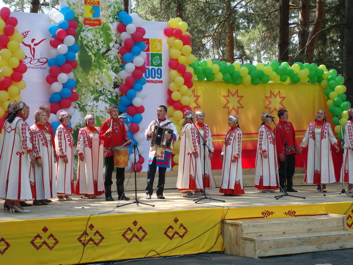 08:27 В Шемуршинском районе на празднике «Акатуй-2009» чествовали лучших тружеников полей и ферм